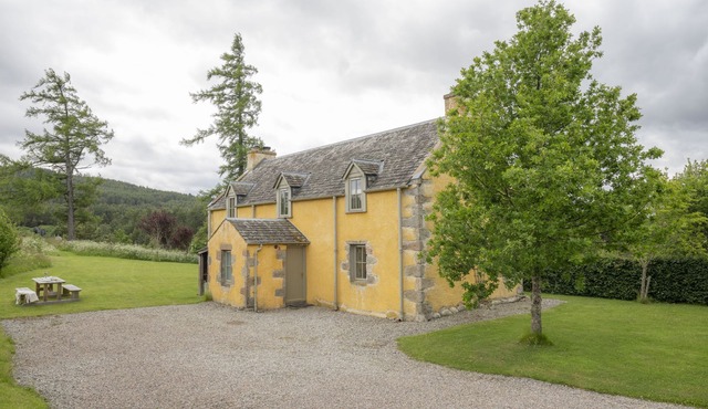 sleeps 4 in 1 double bedroom and 1 twin room