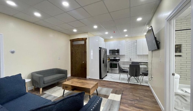 Sleeps 8 Newly renovated 3bedroom Loft close to highway