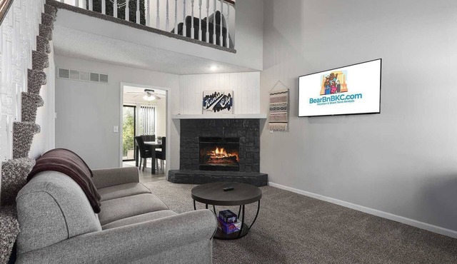 Sleeps 9|KingBeds|Wifi FreeParking TownHome