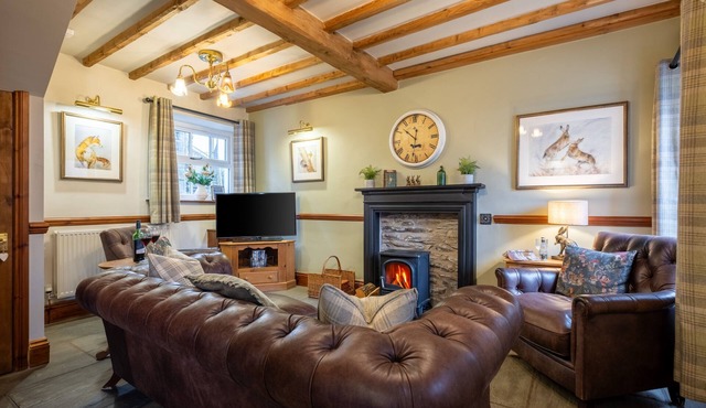 Smithy Cottage - sleeps 6, dog friendly, central in Hawkshead with parking