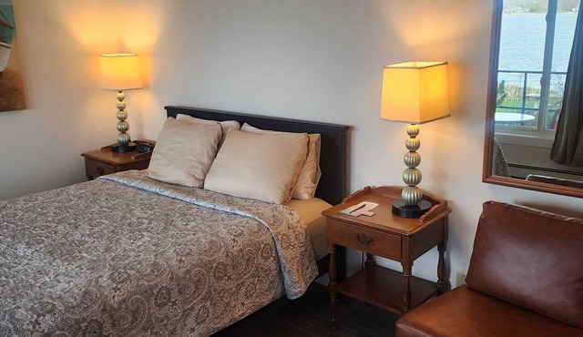 Snug Harbor Inn - Basic-Water 7 & 10