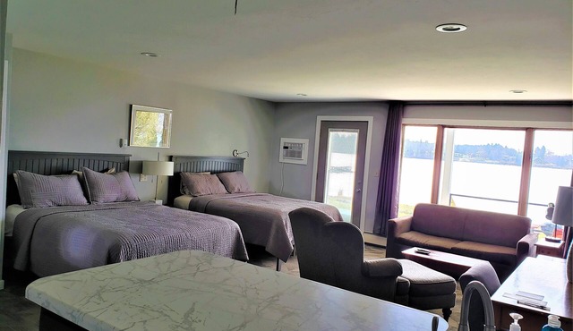 Snug Harbor Inn - Deluxe 8 & 9