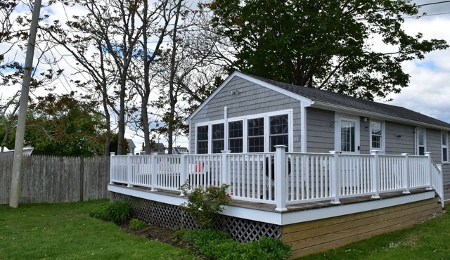 Snug Harbor Waterfront Cottage Pet Friendly