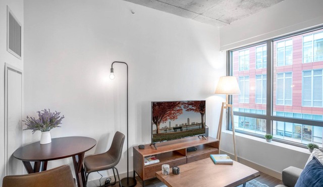 Snug Kendall Square Studio w/Gym, near MIT & MGH by Blueground