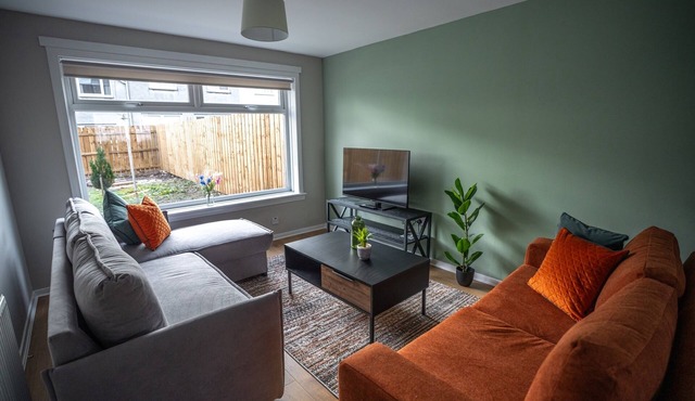 Snug Modern Home in Livingston