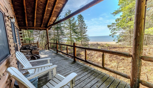 Snug UP: Walk Straight From Porch to Shore This Summer