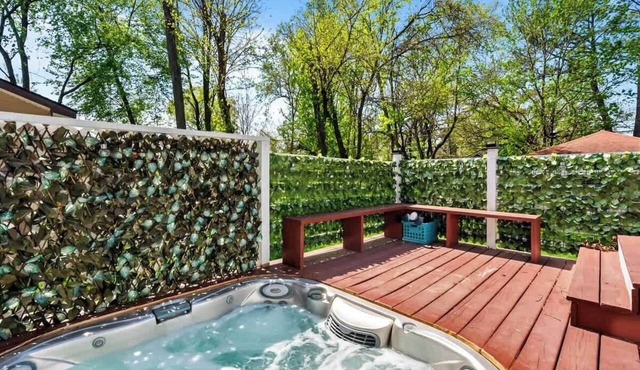 Soak in the Garden Spa; Central to Historic Town