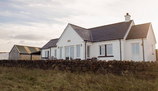 Solas Alainn - a detached house that sleeps 6 guests in 3 bedrooms