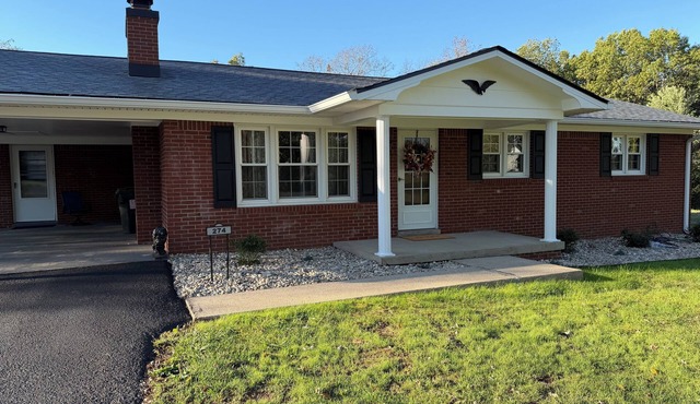 Soothing 3-bedroom country house in peaceful Sweeden, KY