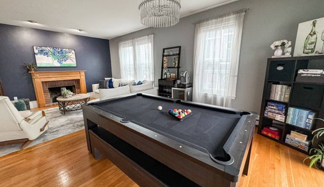 Southie Condo - Near Subway - Bring Pets - Pool Table