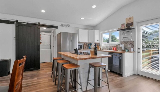 Sows on Sixth: Walking Distance to Buckeye lake Marina