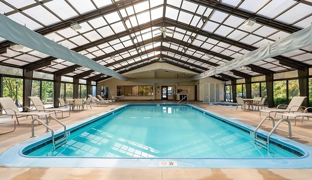 Spacious 1 BDR Suite | Kitchen | Indoor Pool | Free Parking | Near Golf Courses