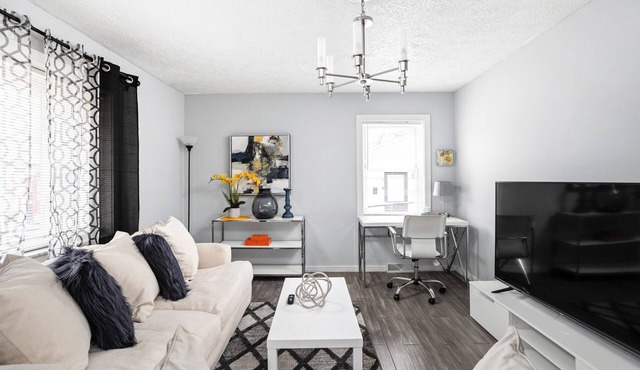 Spacious 1-Bedroom Apt in The Heart of Indy!