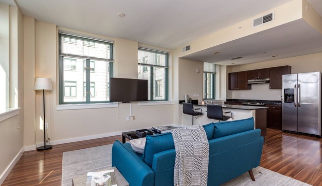 Spacious 2BR Near Arch, Dome, DT | Free Parking + Rooftop | Zencity