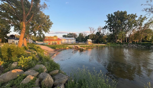 Spacious 3-Bed, 2-Bath Private Home Featuring a Private Marina, Kayaks and Gas fire pit
