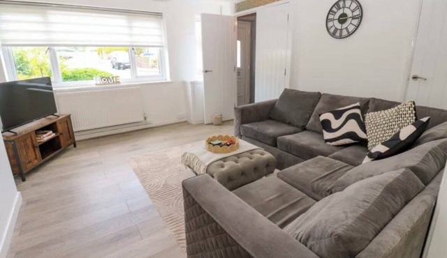 Spacious 3-Bed House Close to Beach & Newcastle