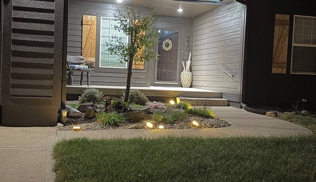 Spacious 3 bedroom 3 bathroom ranch with 0.8 miles from beautiful Lake Olathe