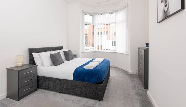 Spacious 3-Bedroom Home, Newly Renovated, Sleeps 5