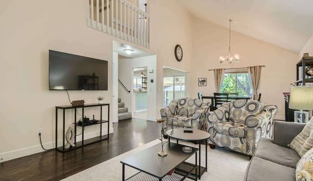 Spacious 3 Bedroom w/Dedicated Office