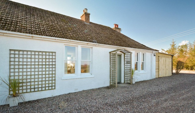 Spacious 4‑Bedroom Crail Cottage with En‑Suites, Garden, Parking & Walk to Harbour & Sea