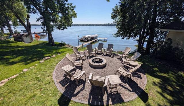 Spacious 4 bedroom House on Briggs Lake w/Private Dock & Beautiful Sunrises