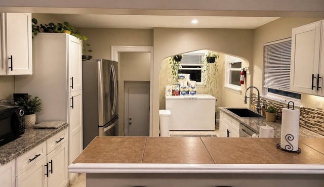 Spacious 4-bedroom house in beautiful Detroit with AC