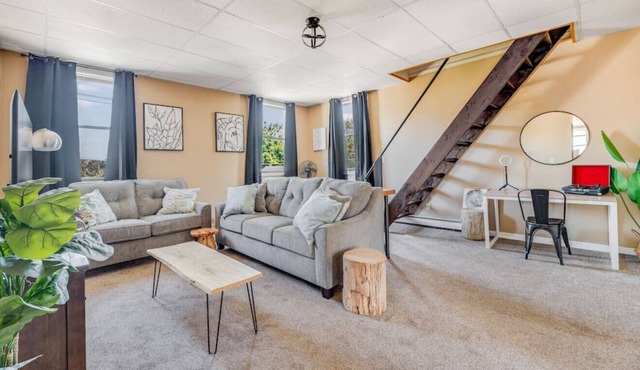 Spacious 4BD | Sleeps 8 | Only Minutes to Bangor.