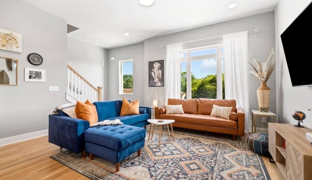 Spacious 4BR-4BA Modern Home , Ideal for Groups & Families , Rooftop Views