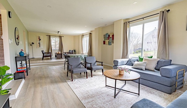 Spacious 4BR Retreat with Gym, BBQ & Sleeps 14