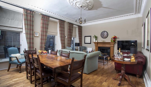 Spacious 5-Bedroom Georgian Townhouse in Heart of St Andrews – Steps to Old Course, Beaches