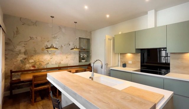 Spacious 5-Bedroom St Andrews Townhouse on Ladebraes Walk, Garden, Parking & Walk to Town