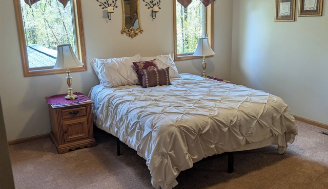Spacious 5-bedroom House with Outdoor Spaces, Sleeps 12+
