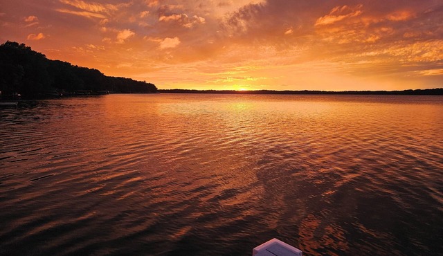 Spacious 5-bedroom on Lake Andrew w/Private Dock/Game Room/Gym &<2 hours to MSP