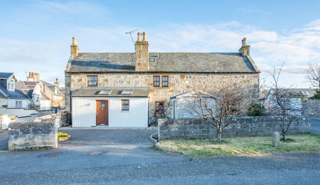 Spacious 5 Bedroom. Pet-Friendly Self Catering Cottage in Findhorn.