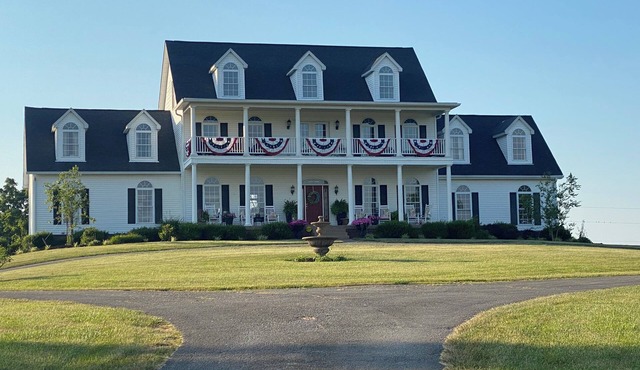 Spacious 5-bedroom Estate home in the heart of Bourbon Country!