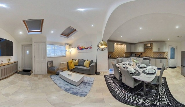 Spacious 5BD Sunderland Home for Groups and Families