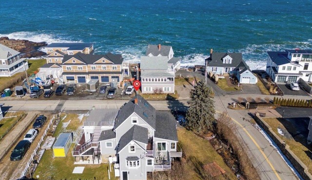 Spacious 6-bedroom house in serene York, Maine, with Central AC