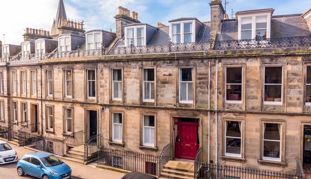 Spacious 7-Bedroom Georgian Townhouse in St Andrews, Walk to Old Course, West Sands & Town