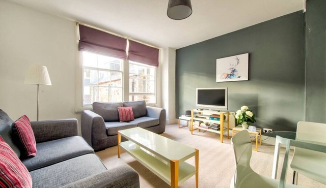 Spacious Apartment in Edinburgh's City Centre