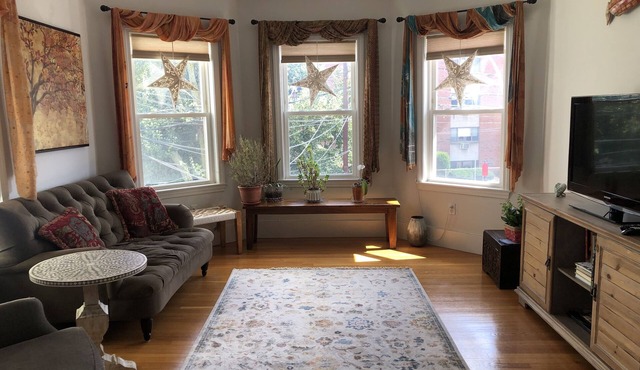 Spacious bedroom near Harvard Square