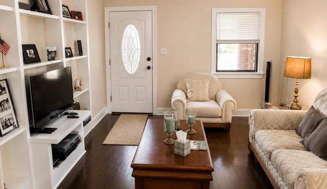 Spacious Brick Home - Sleeps 8 - Near Downtown