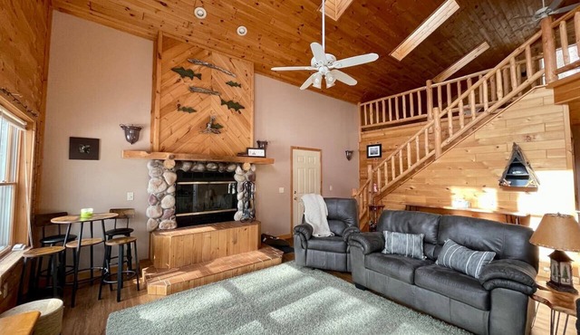Spacious Cabin on the Chippewa River