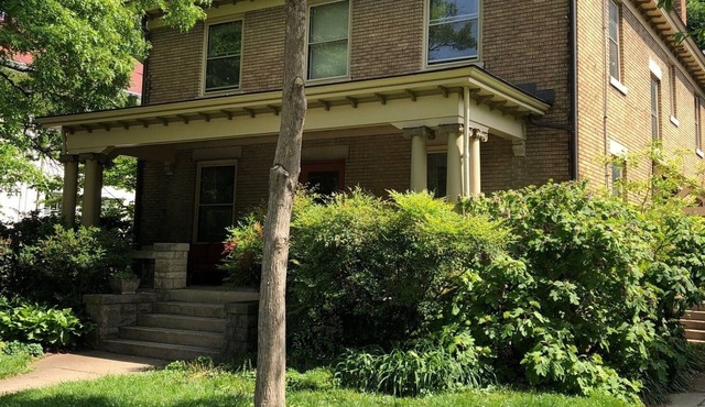 Spacious, downtown retreat overlooking historic Bell Place park