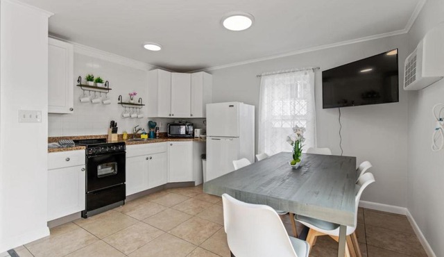 Spacious Family Suite Steps to the Beach (444)