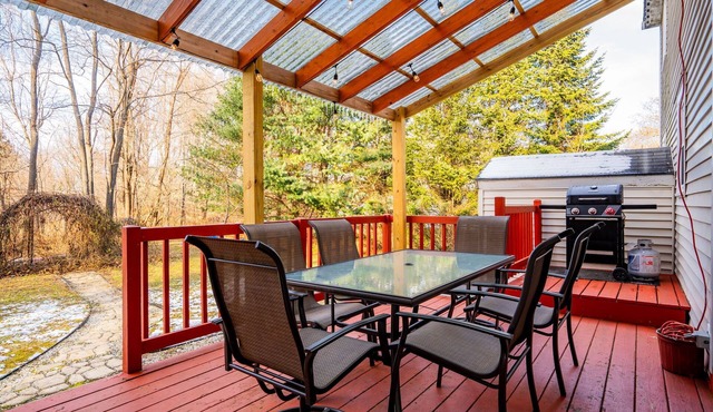 Spacious Home 10 Mins From Portland & Beaches - Family Friendly, Sleeps 12!