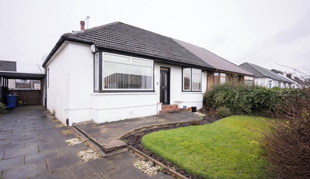 Spacious Home | 10 mins to Airport & Braehead - Pass the Keys
