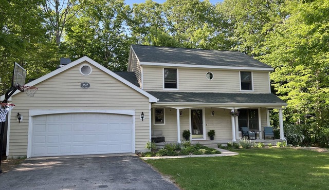 Spacious home 5 minutes to the beach!