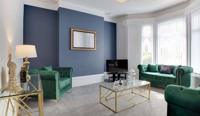 Spacious Home for Groups & Contractors, Free WiFi