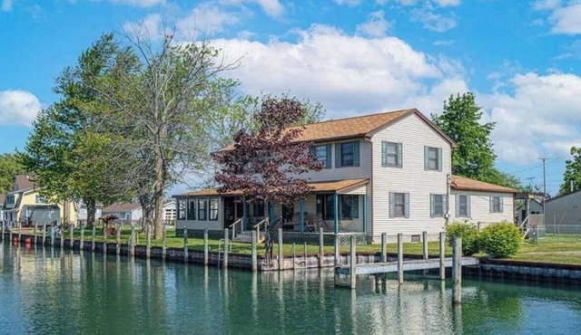 Spacious Home Off Lake St Clair On Harsens Island