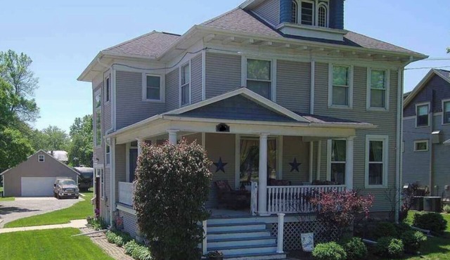 Spacious home with extras for your Air Venture week! Sleeps up to 10.